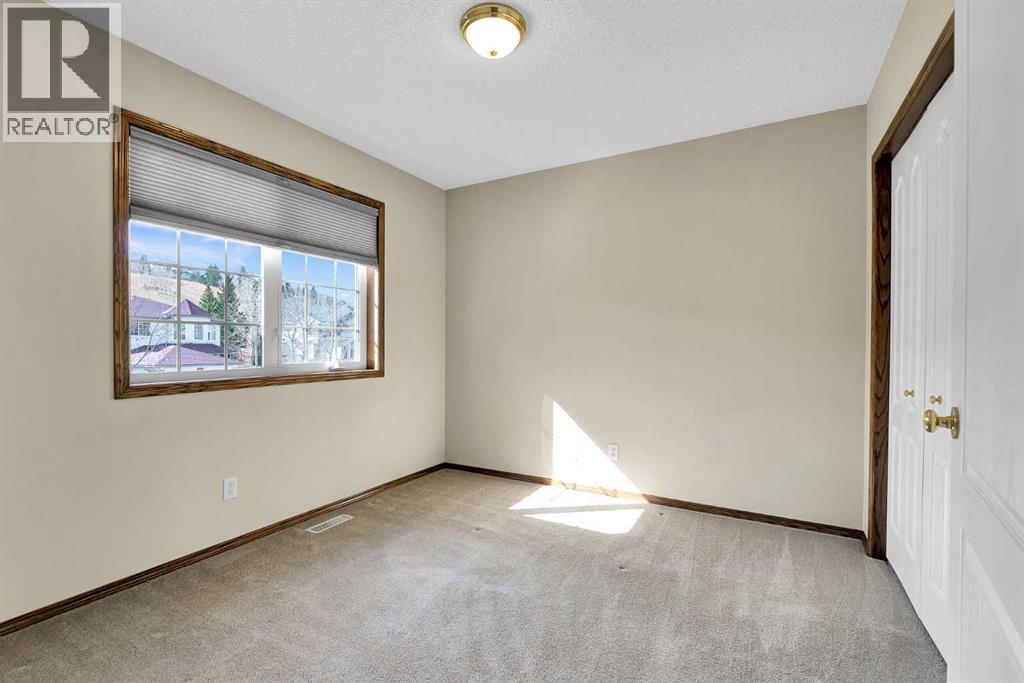 Single Family House for Sale in  Edgebrook Park NW Edgemont Calgary 