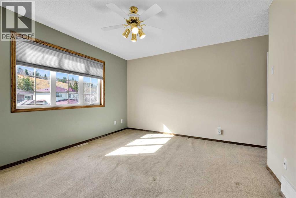 Single Family House for Sale in  Edgebrook Park NW Edgemont Calgary 