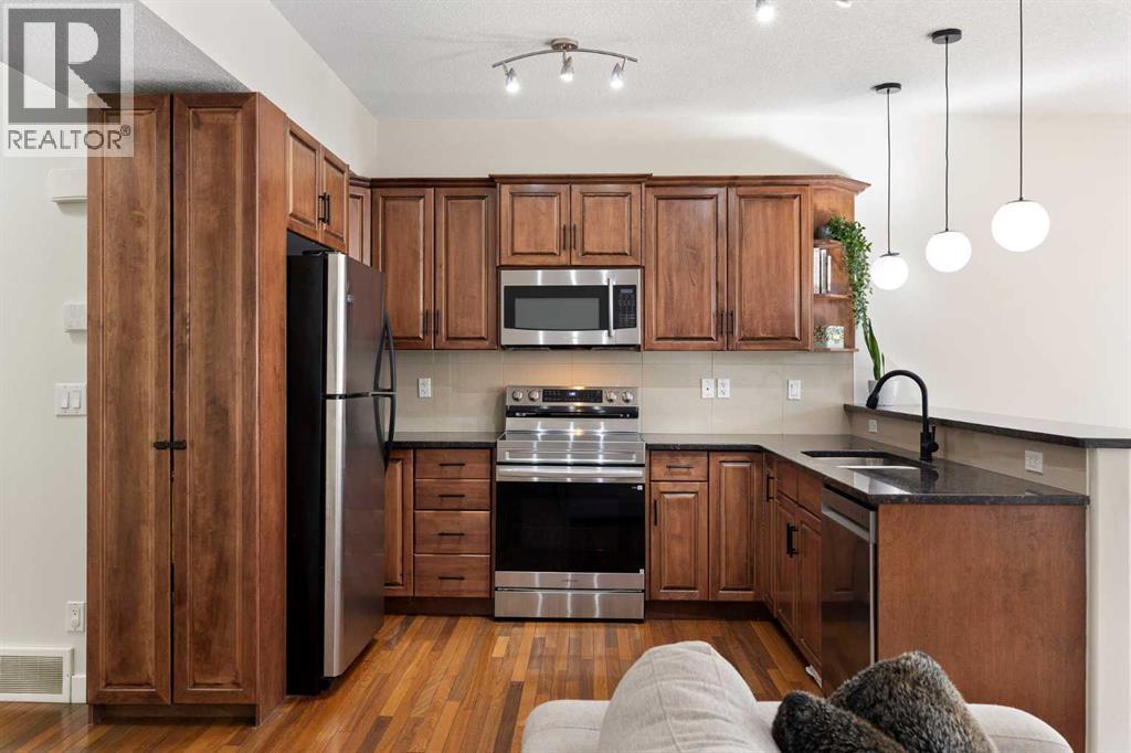 Single Family House for Sale in    Street NE Renfrew Calgary 