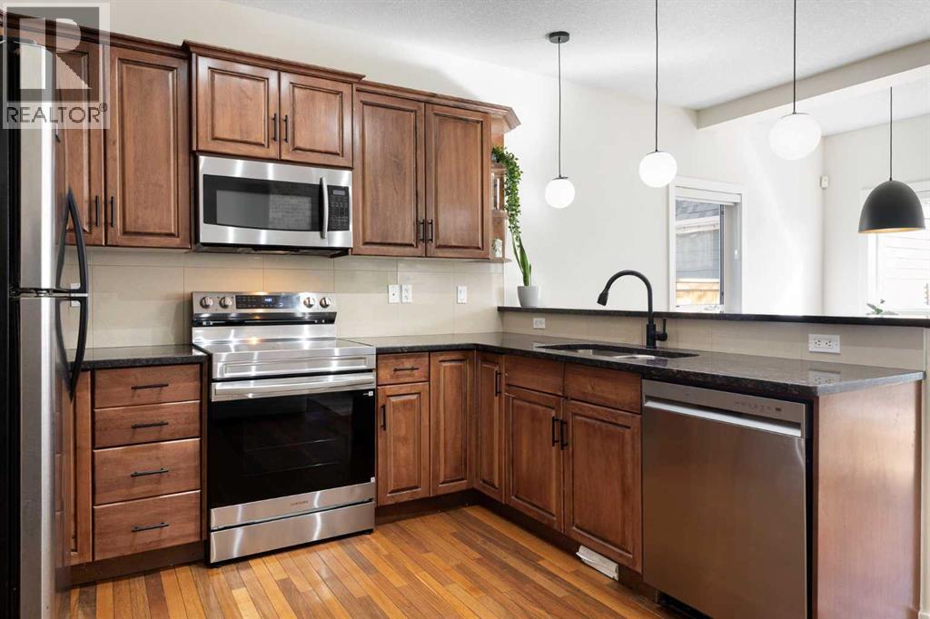 Single Family House for Sale in    Street NE Renfrew Calgary 