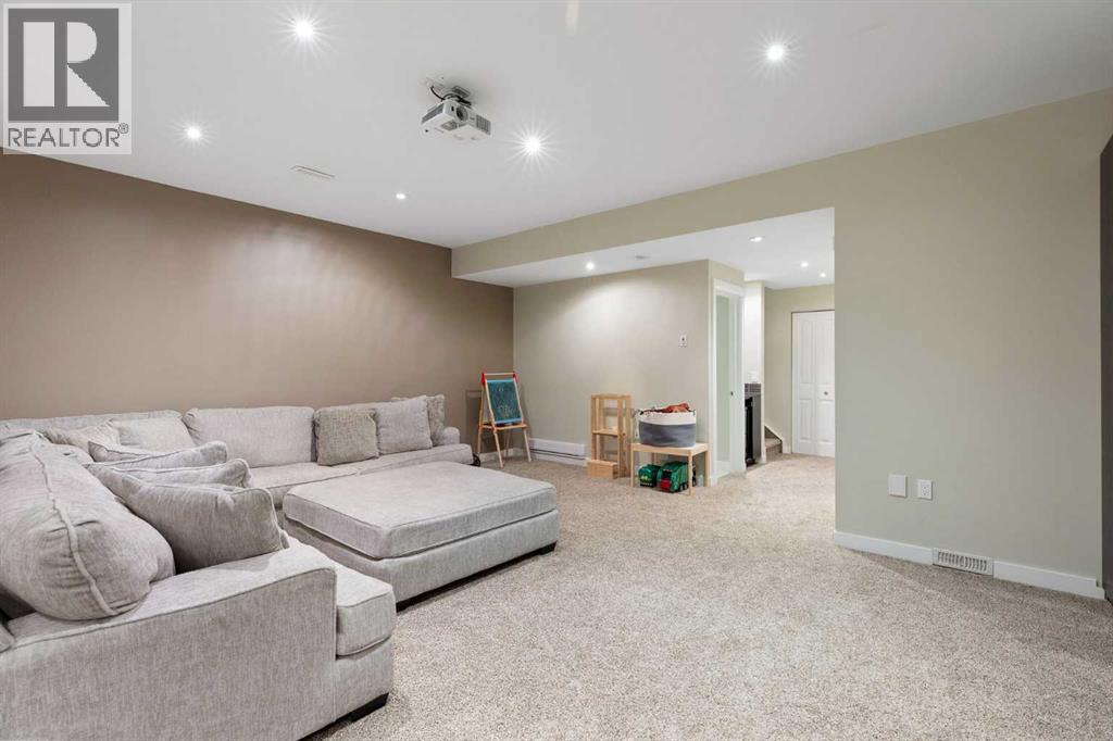 Single Family House for Sale in    Street NE Renfrew Calgary 