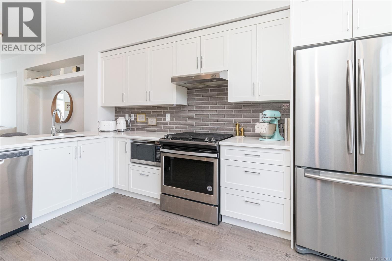 #18 370 LATORIA BLVD - 13