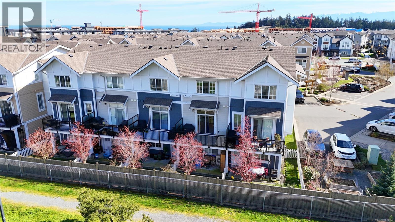 #18 370 LATORIA BLVD - 27