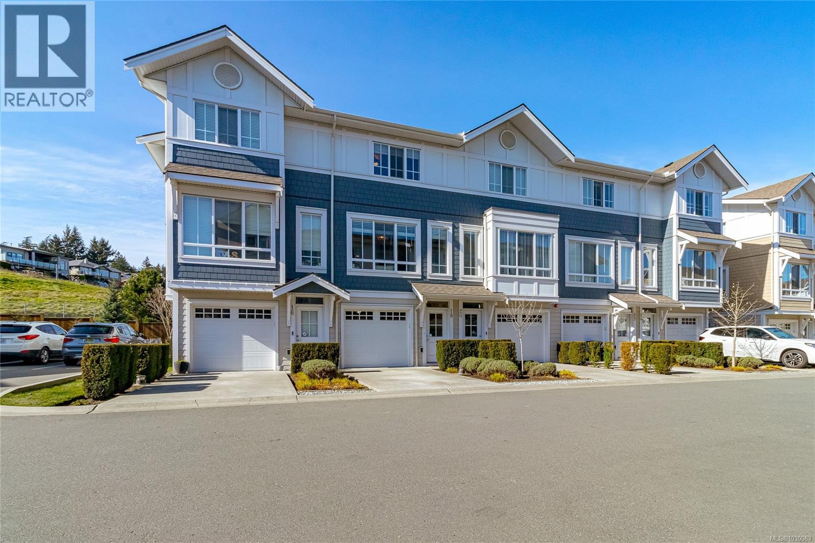 #18 370 LATORIA BLVD - 4