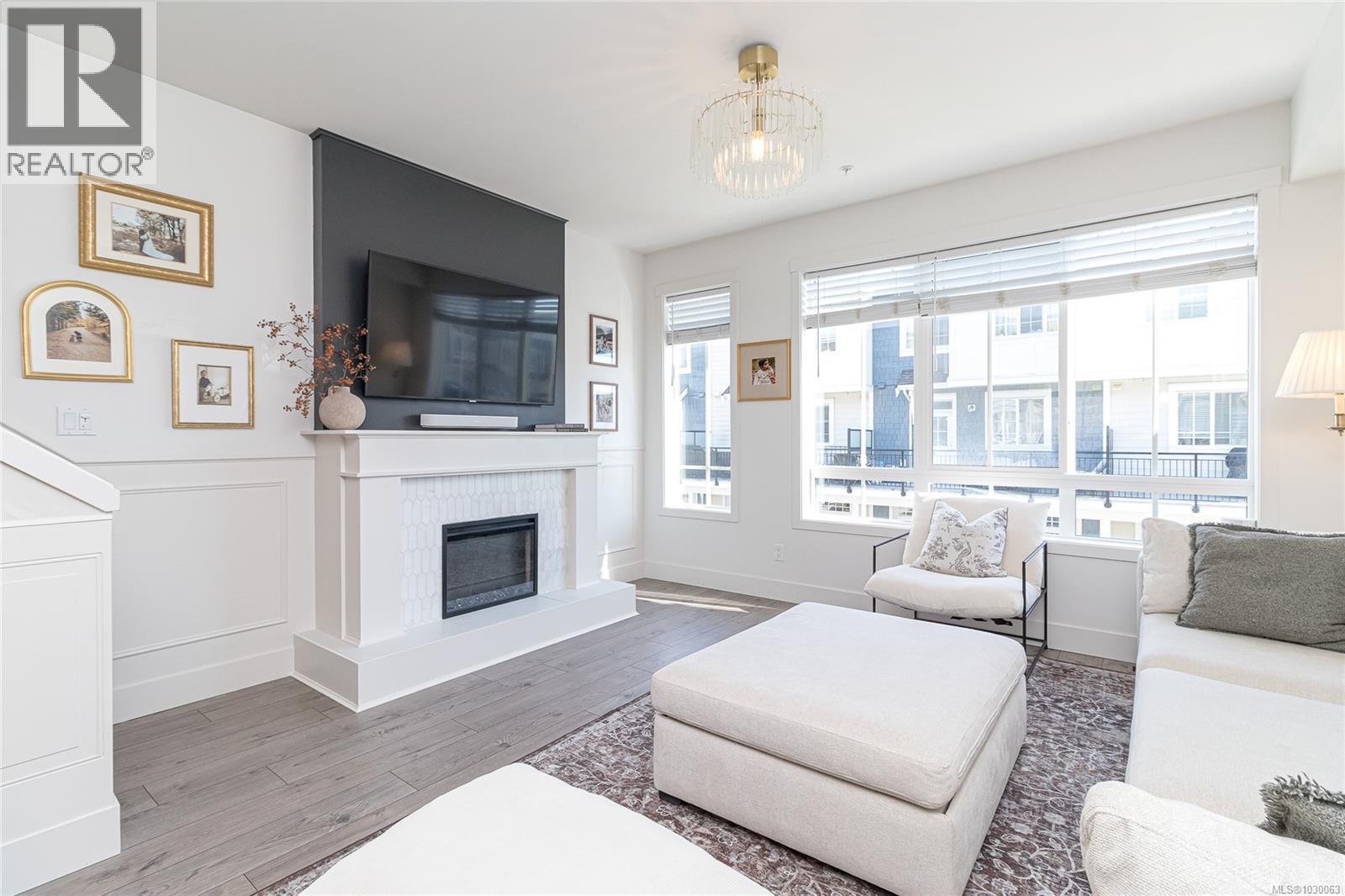 #18 370 LATORIA BLVD - 6