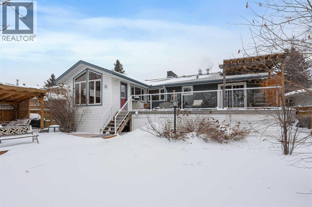 Single Family House Bi-level for Sale in  Oakwood Place SW Oakridge Calgary 
