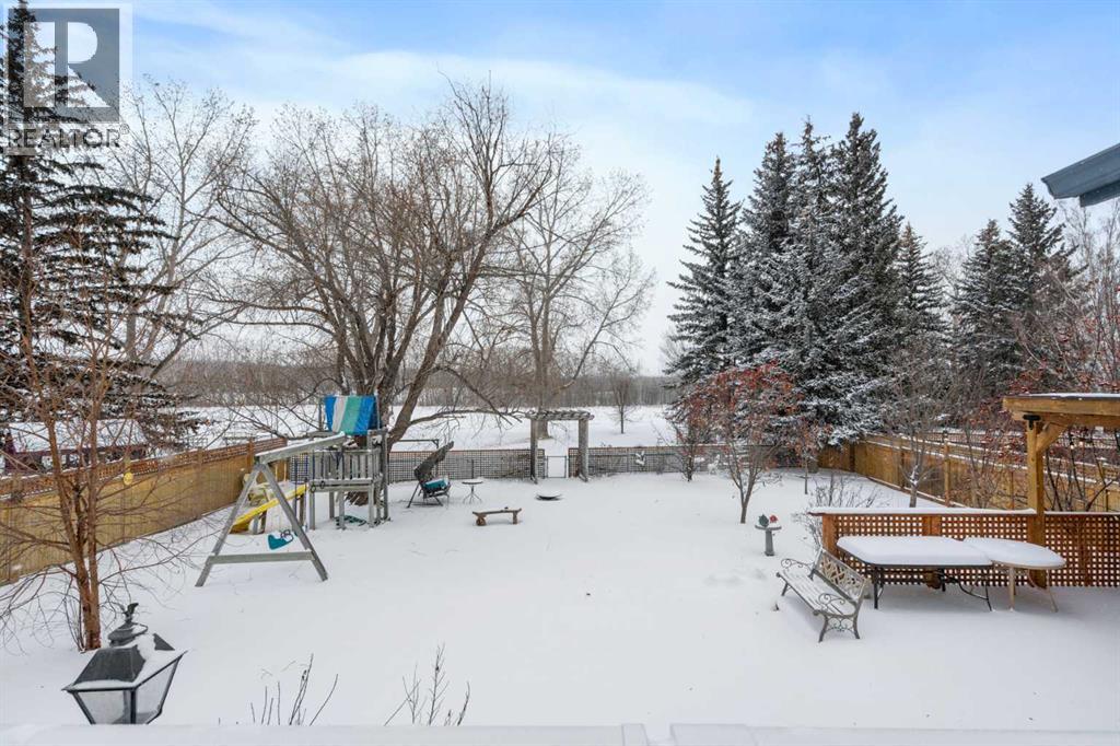 Single Family House Bi-level for Sale in  Oakwood Place SW Oakridge Calgary 