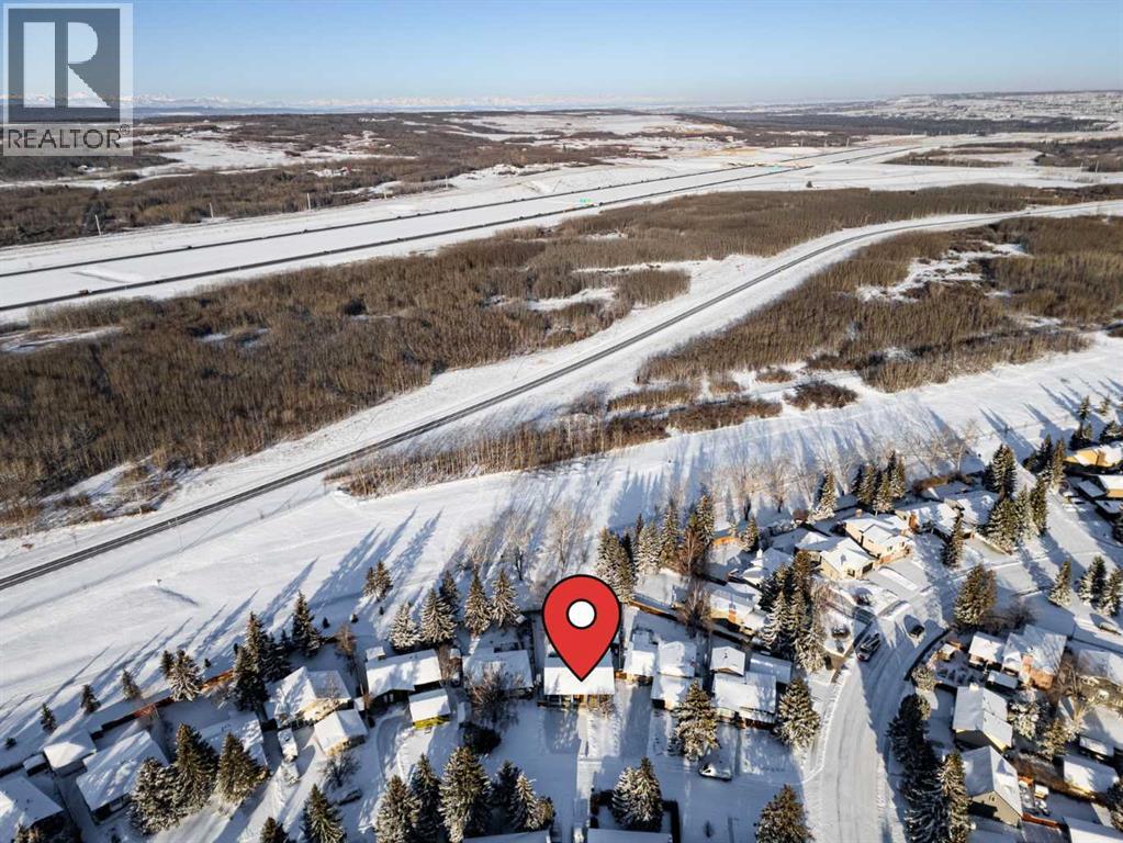 Single Family House Bi-level for Sale in  Oakwood Place SW Oakridge Calgary 