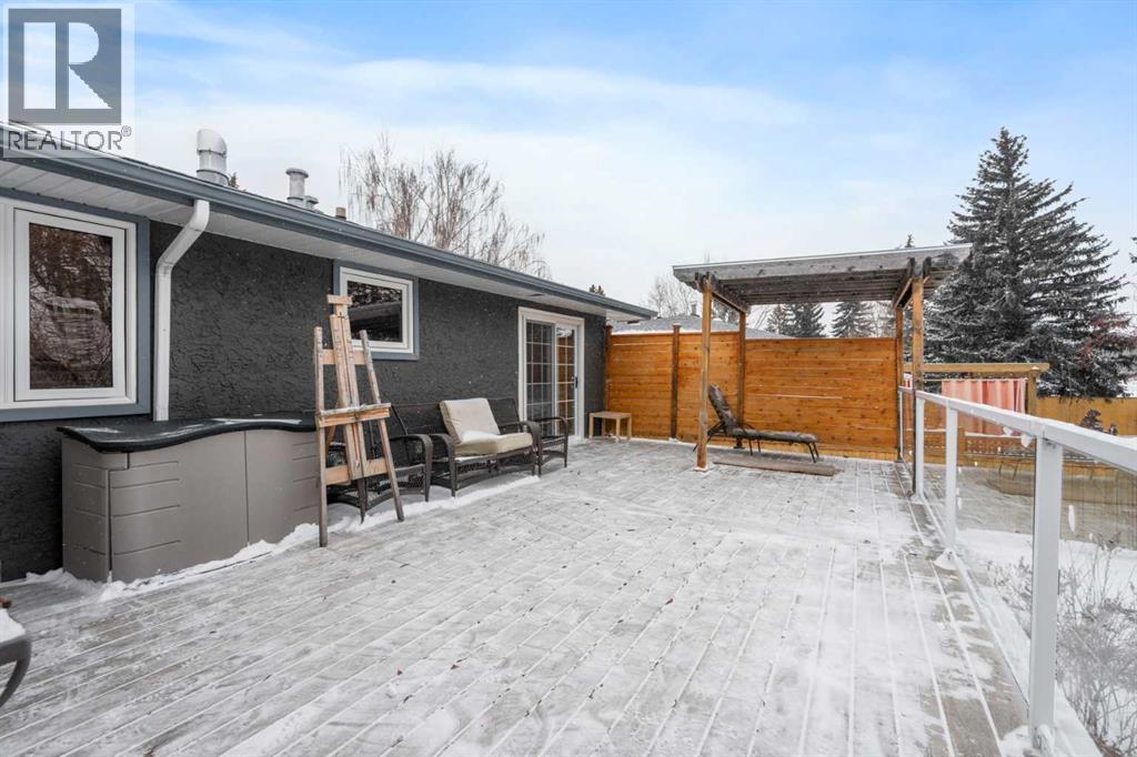 Single Family House Bi-level for Sale in  Oakwood Place SW Oakridge Calgary 