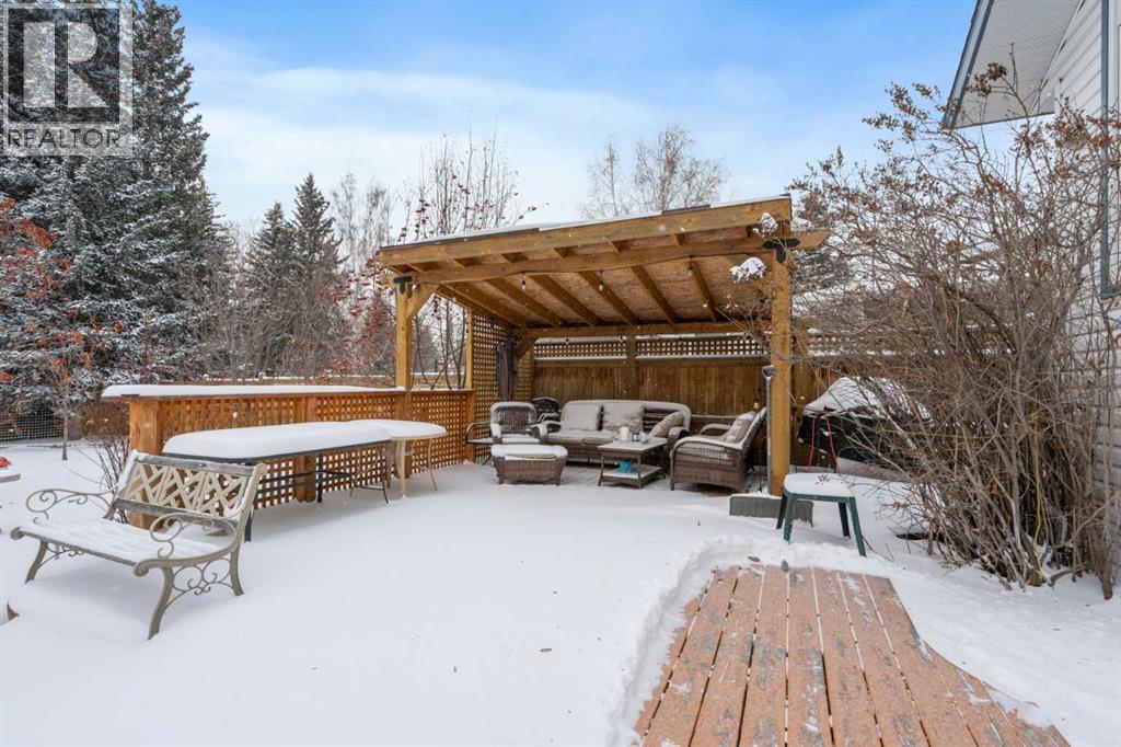 Single Family House Bi-level for Sale in  Oakwood Place SW Oakridge Calgary 