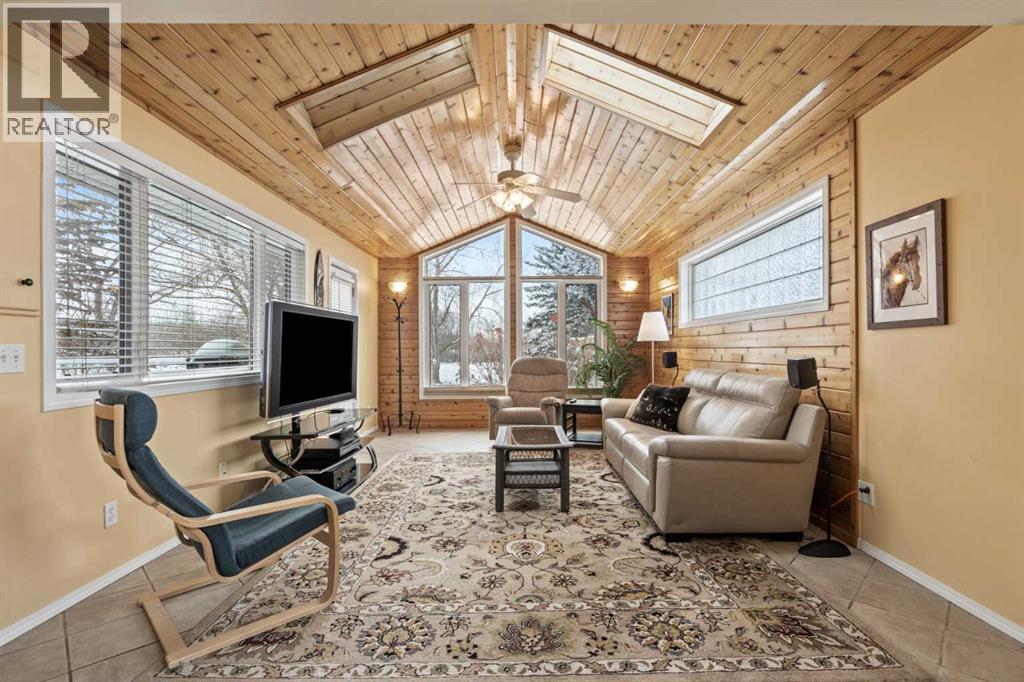 Single Family House Bi-level for Sale in  Oakwood Place SW Oakridge Calgary 