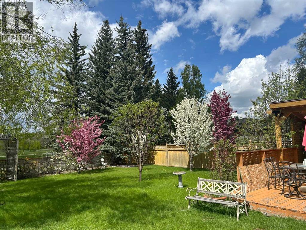Single Family House Bi-level for Sale in  Oakwood Place SW Oakridge Calgary 