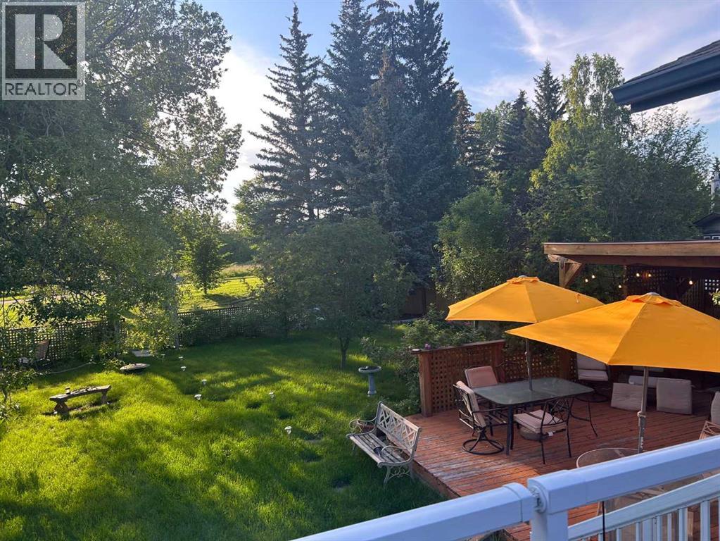 Single Family House Bi-level for Sale in  Oakwood Place SW Oakridge Calgary 