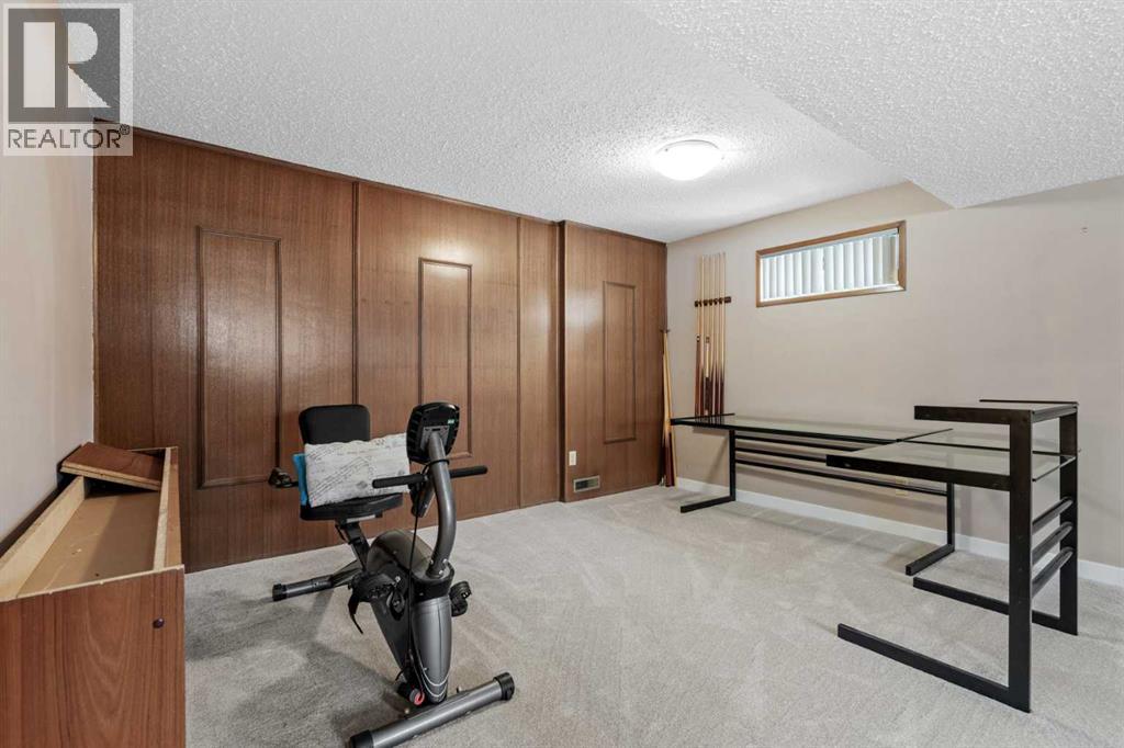 Single Family House Bi-level for Sale in  Oakwood Place SW Oakridge Calgary 