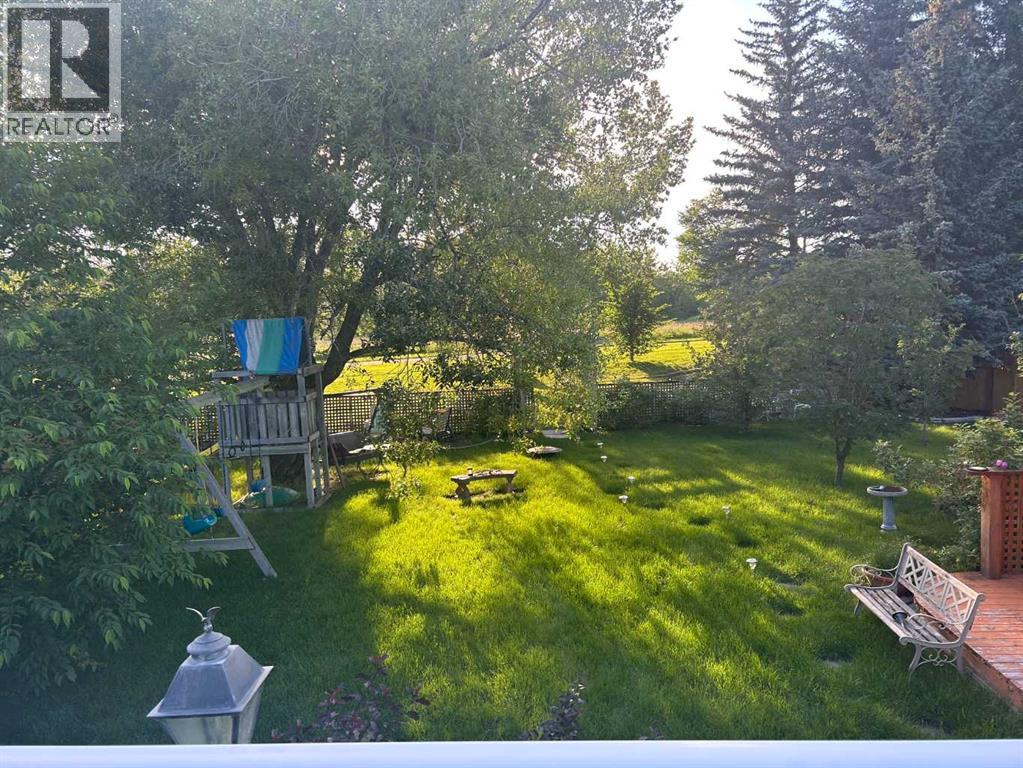 Single Family House Bi-level for Sale in  Oakwood Place SW Oakridge Calgary 