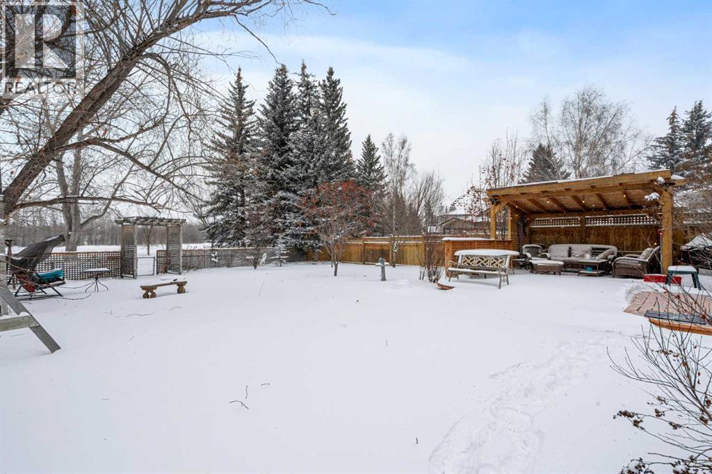 Single Family House Bi-level for Sale in  Oakwood Place SW Oakridge Calgary 