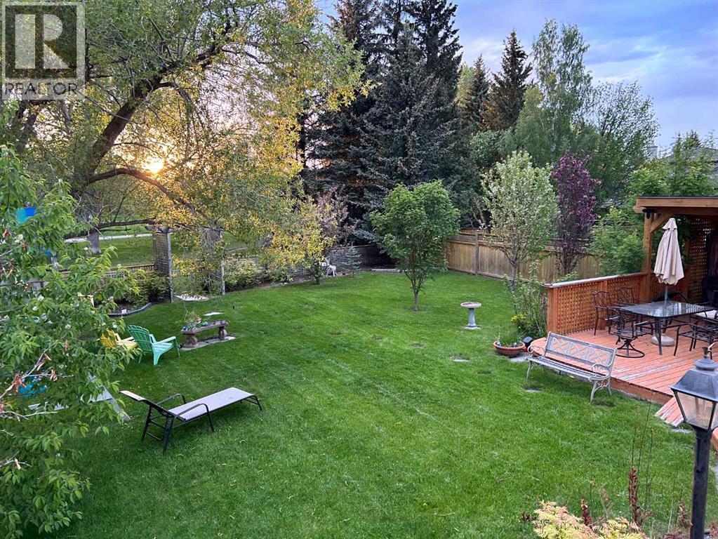 Single Family House Bi-level for Sale in  Oakwood Place SW Oakridge Calgary 