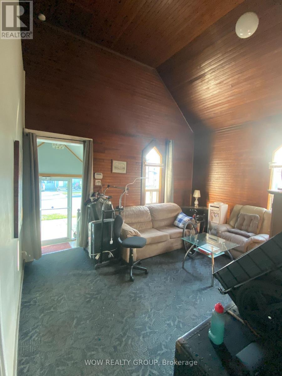 215 BROADWAY AVENUE - 20