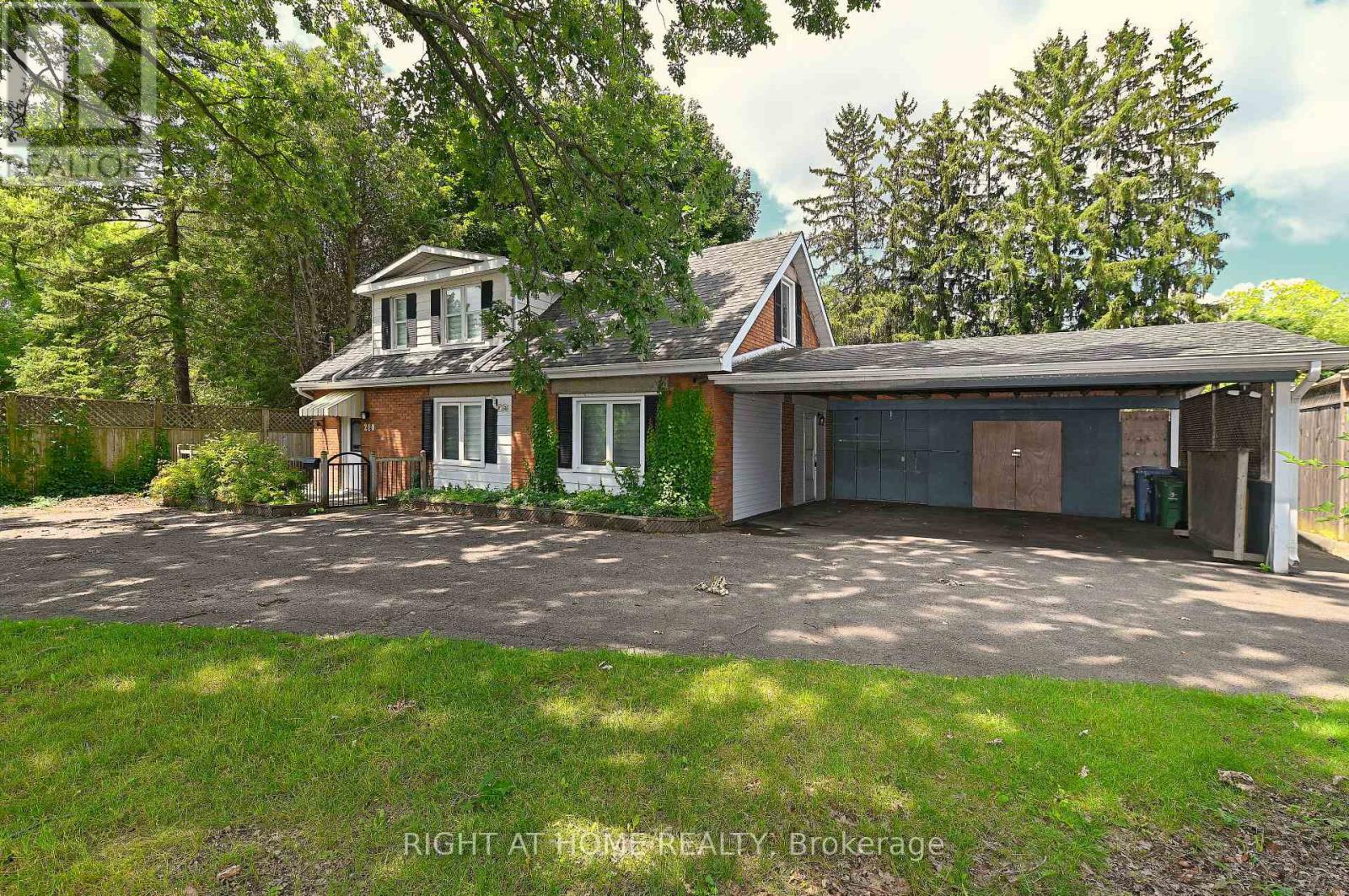 UNIT 2 - 210 SPEEDVALE AVENUE E