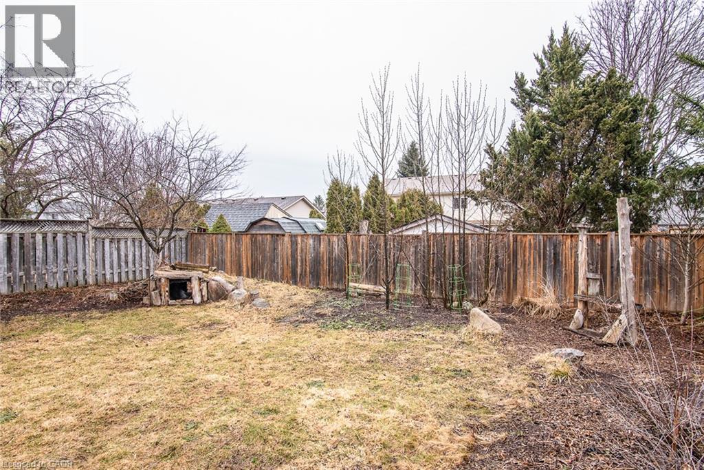 236 DARTMOOR Crescent - 12
