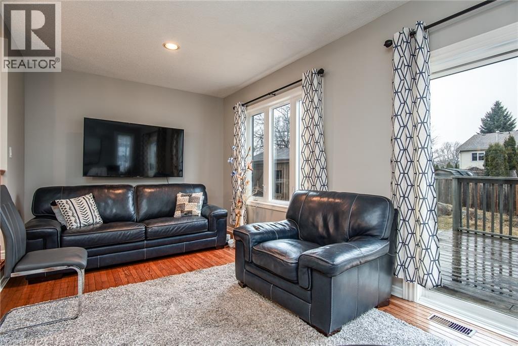 236 DARTMOOR Crescent - 17