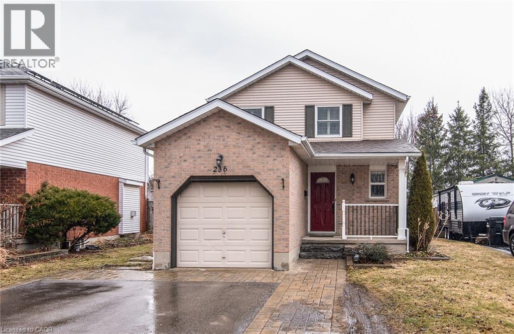 236 DARTMOOR Crescent - 3