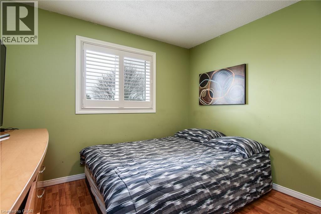 236 DARTMOOR Crescent - 30