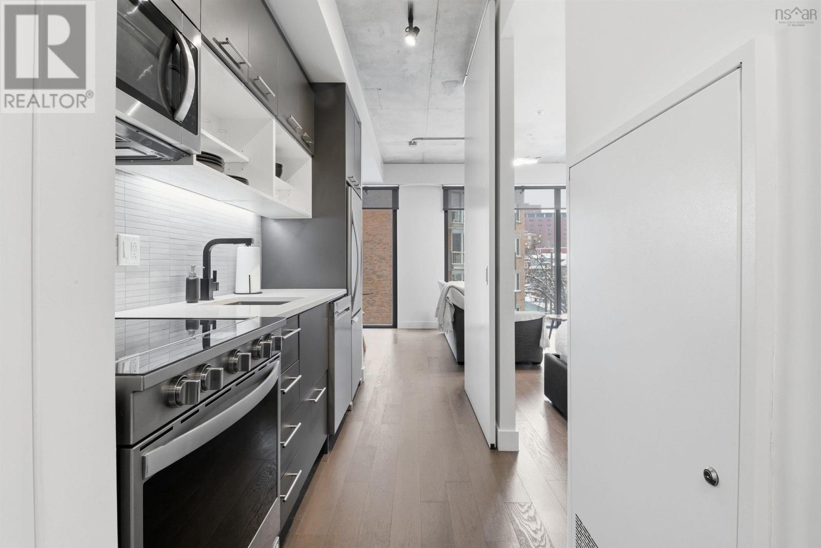 Property 7 of 37 of 406 1048 Wellington Street