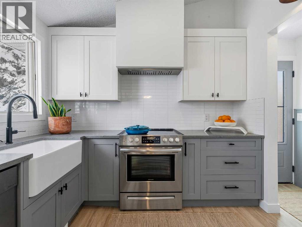 Single Family House Bungalow for Sale in  Hunterview Drive NW Huntington Hills Calgary 