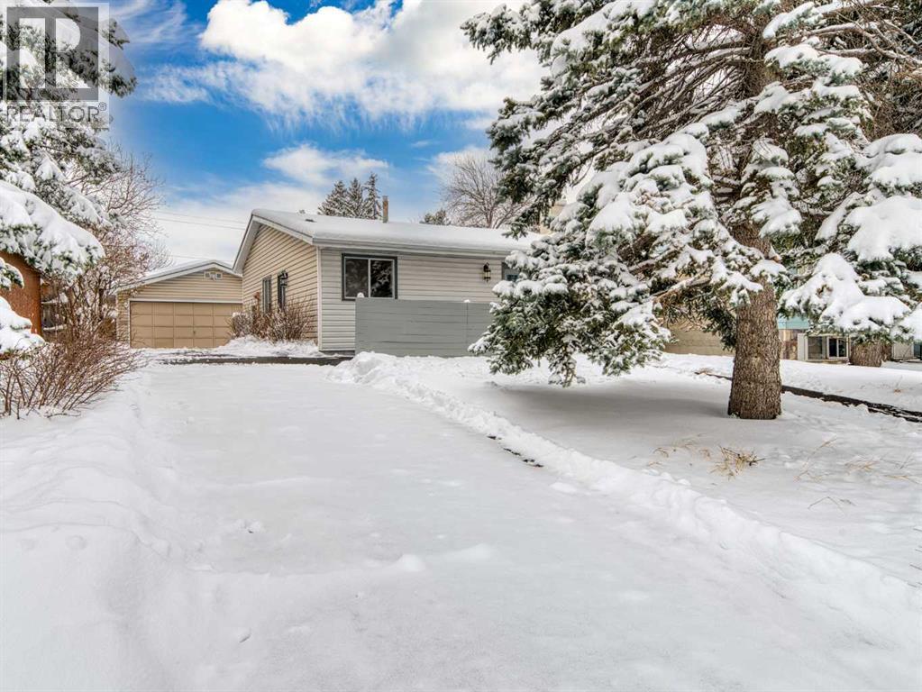 Single Family House Bungalow for Sale in  Hunterview Drive NW Huntington Hills Calgary 
