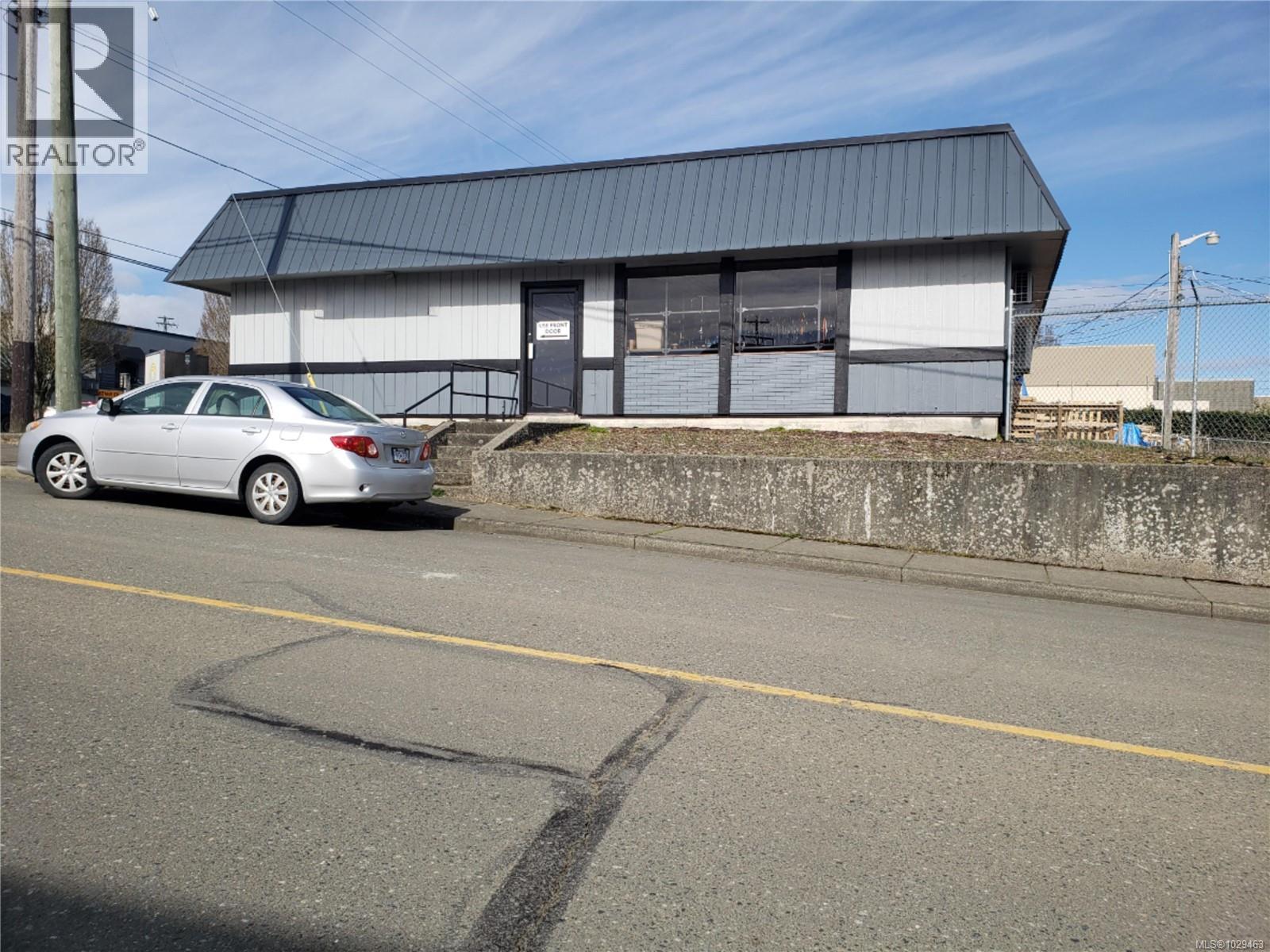 1070 Cliffe Ave, Courtenay — photo 2