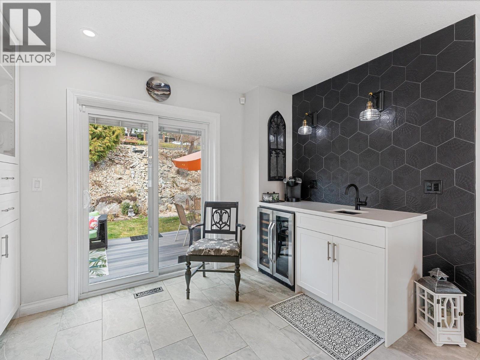 3838 BEACH AVENUE - 23