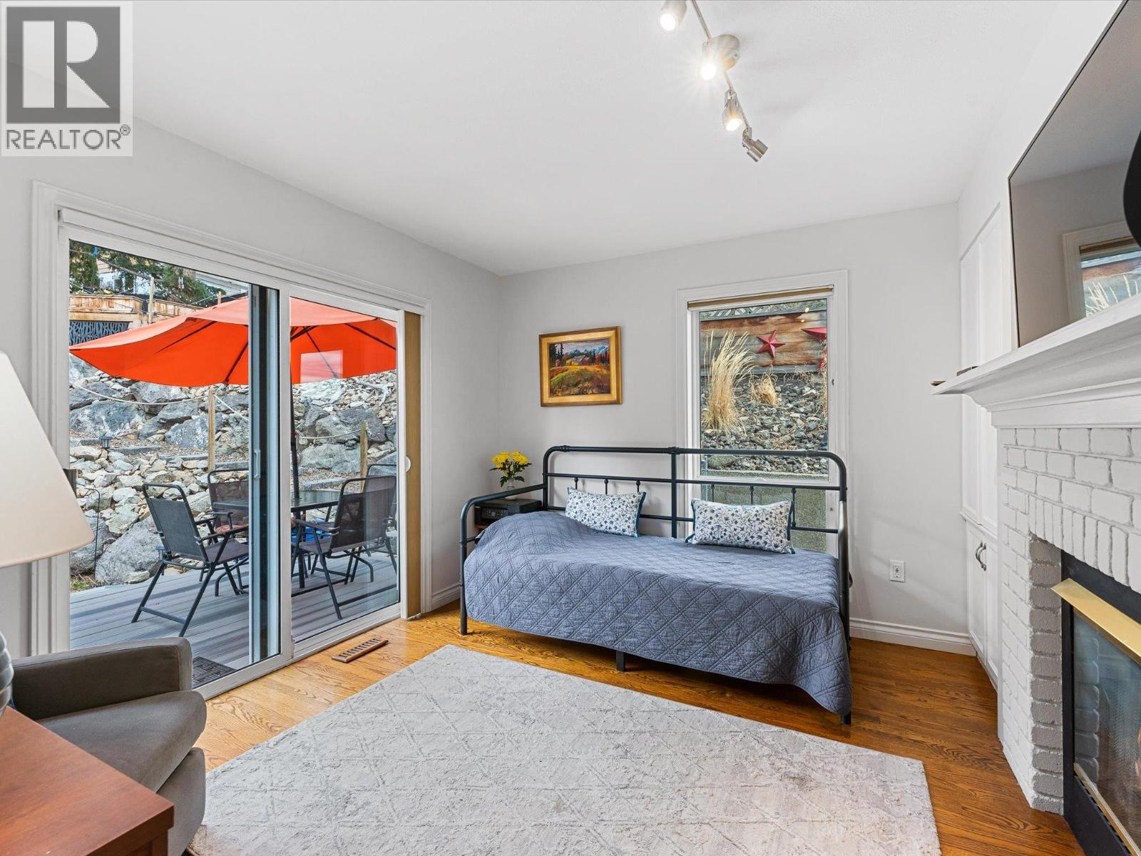 3838 BEACH AVENUE - 26