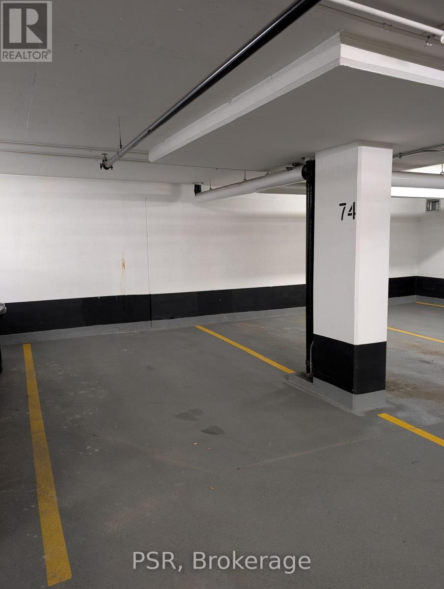 P74 - 11 WELLESLEY STREET W