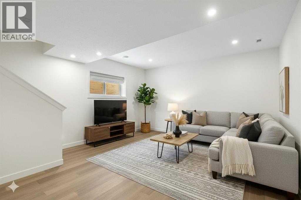 Single Family House for Sale in  st Street SW Springbank Hill Calgary 