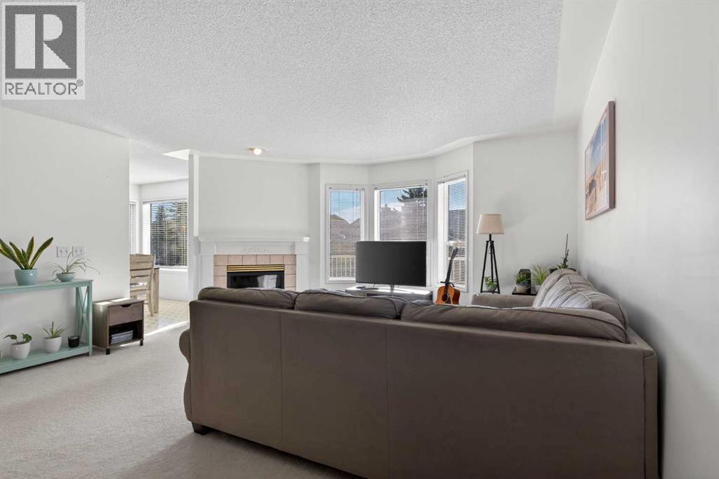 Single Family House for Sale in  Sierra Morena Green SW Signal Hill Calgary 