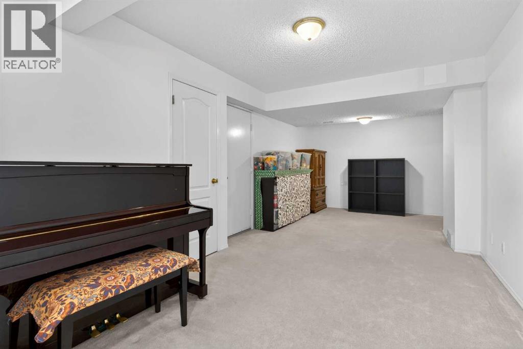 Single Family House for Sale in  Sierra Morena Green SW Signal Hill Calgary 