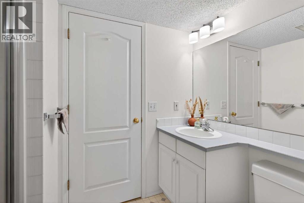 Single Family House for Sale in  Sierra Morena Green SW Signal Hill Calgary 