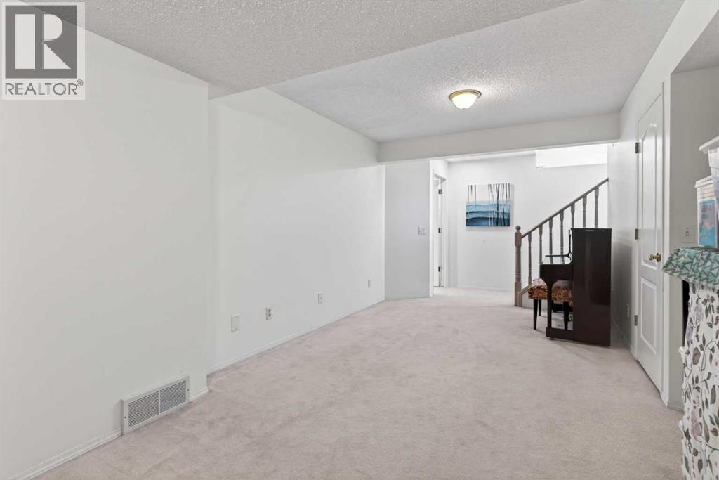 Single Family House for Sale in  Sierra Morena Green SW Signal Hill Calgary 