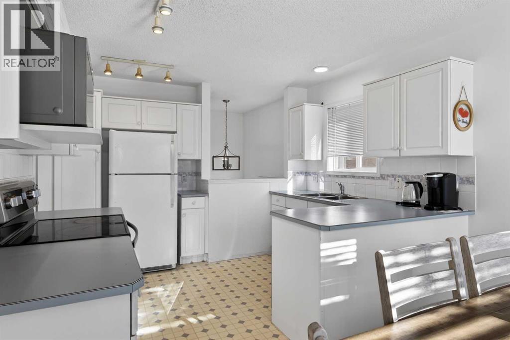 Single Family House for Sale in  Sierra Morena Green SW Signal Hill Calgary 