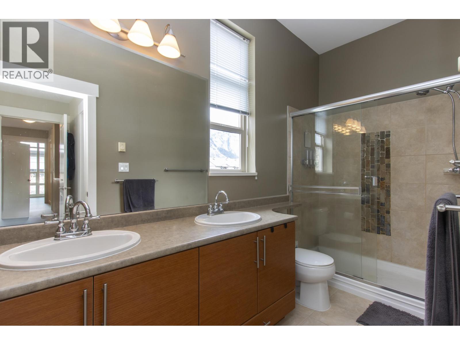 201 1174 WINGTIP PLACE, Squamish