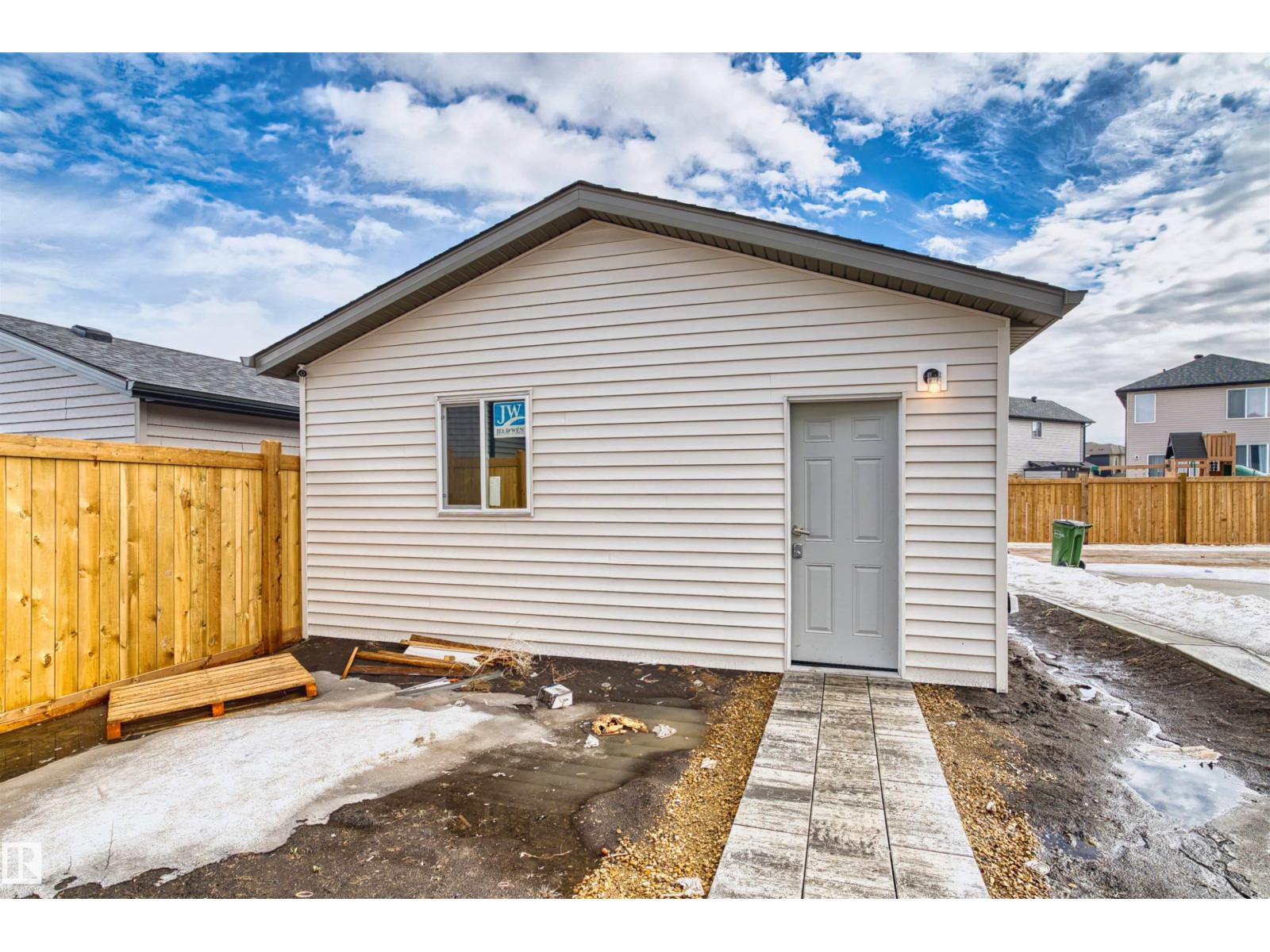 17651 49 ST NW - 29