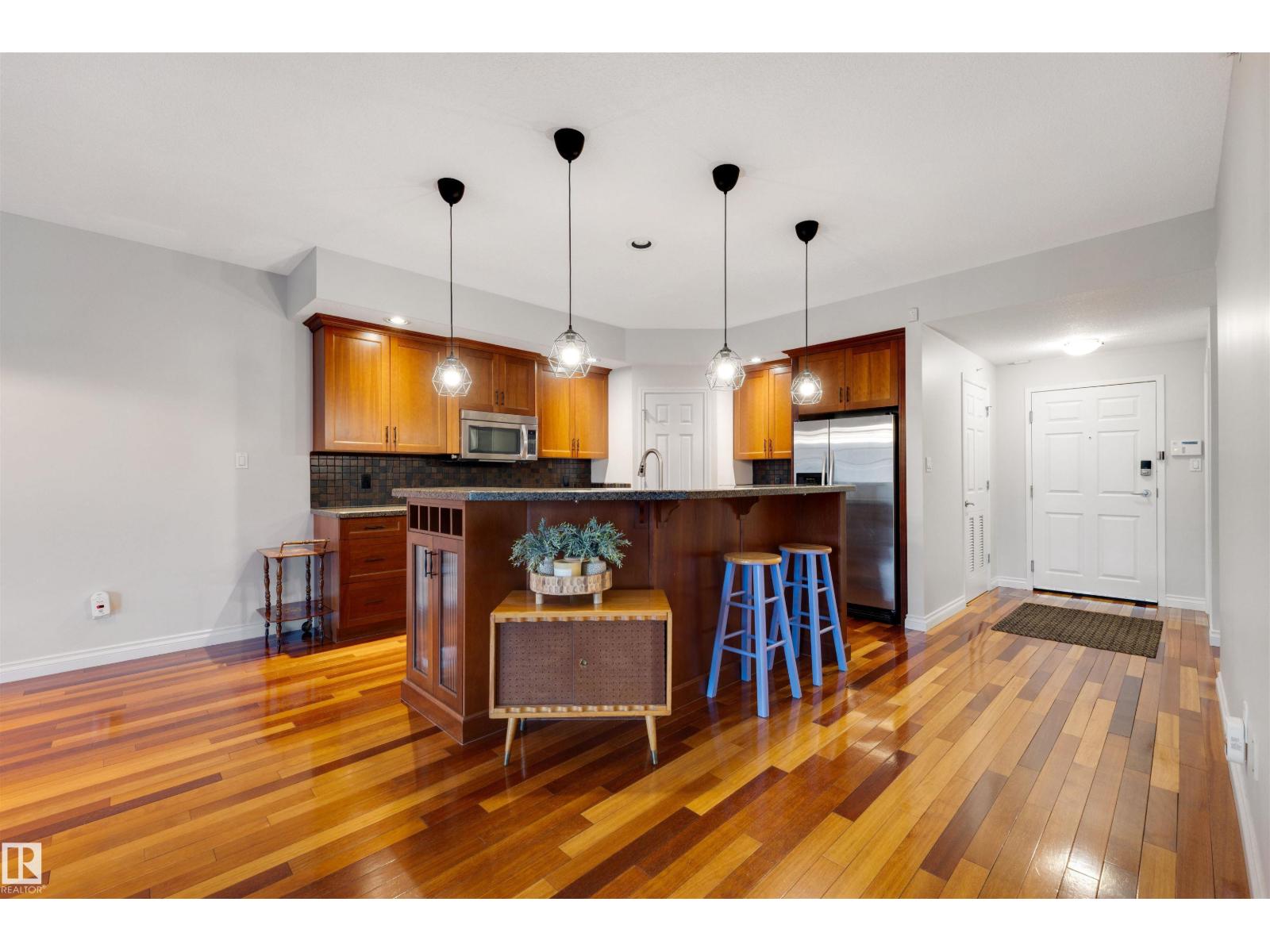 #305 9803 96A ST NW - 8