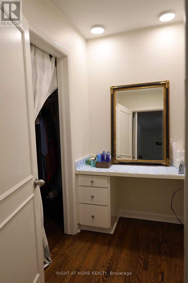 236 YORK MILLS ROAD - 23