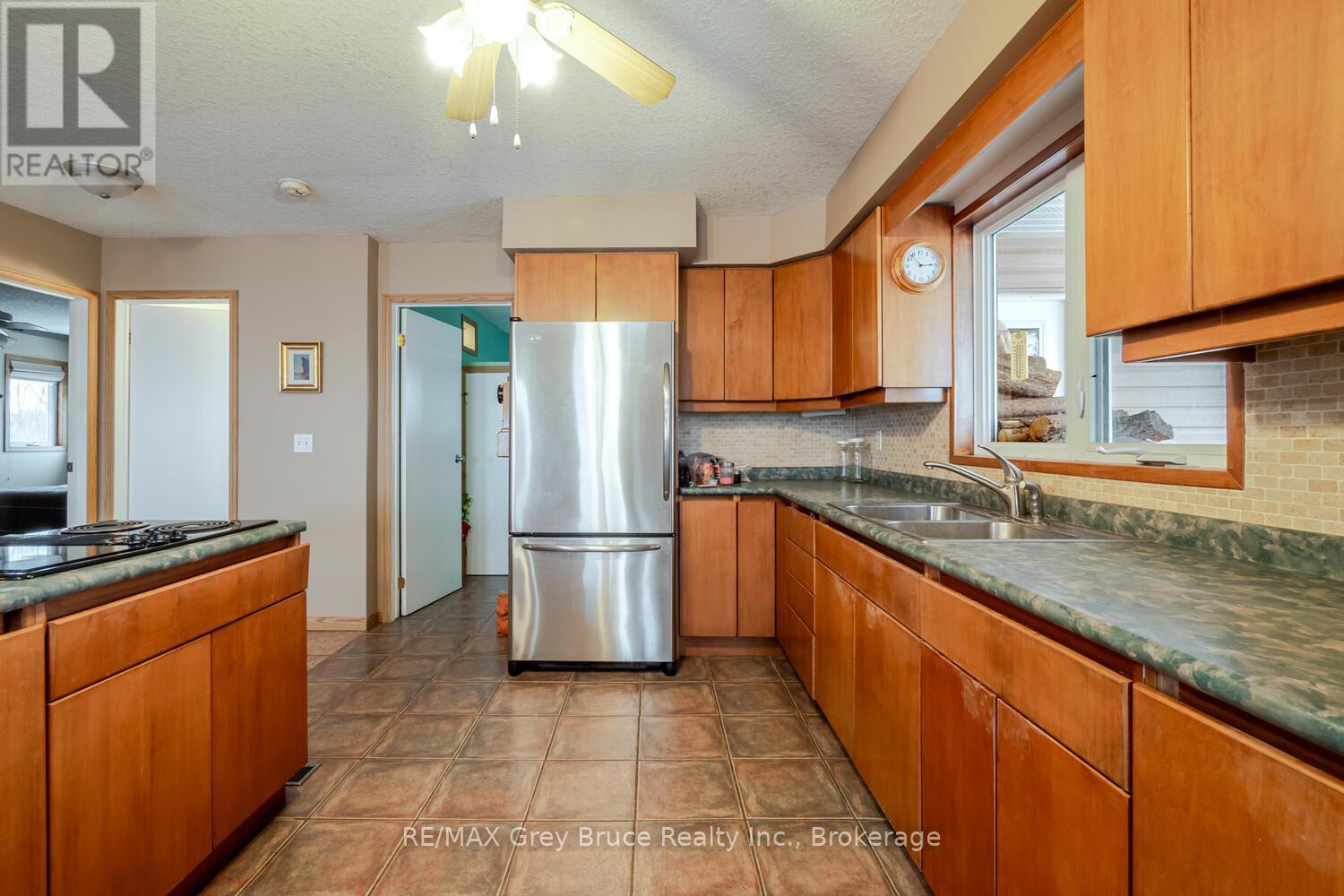 504240 GREY ROAD 1 ROAD W - 18