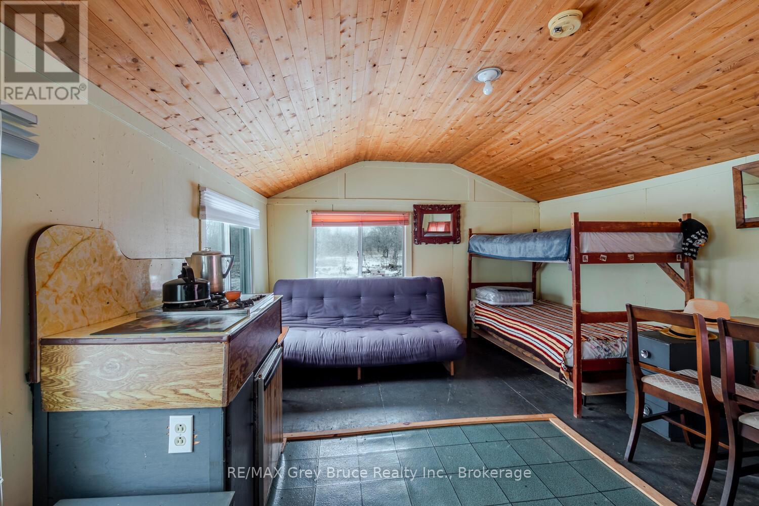 504240 GREY ROAD 1 ROAD W - 42