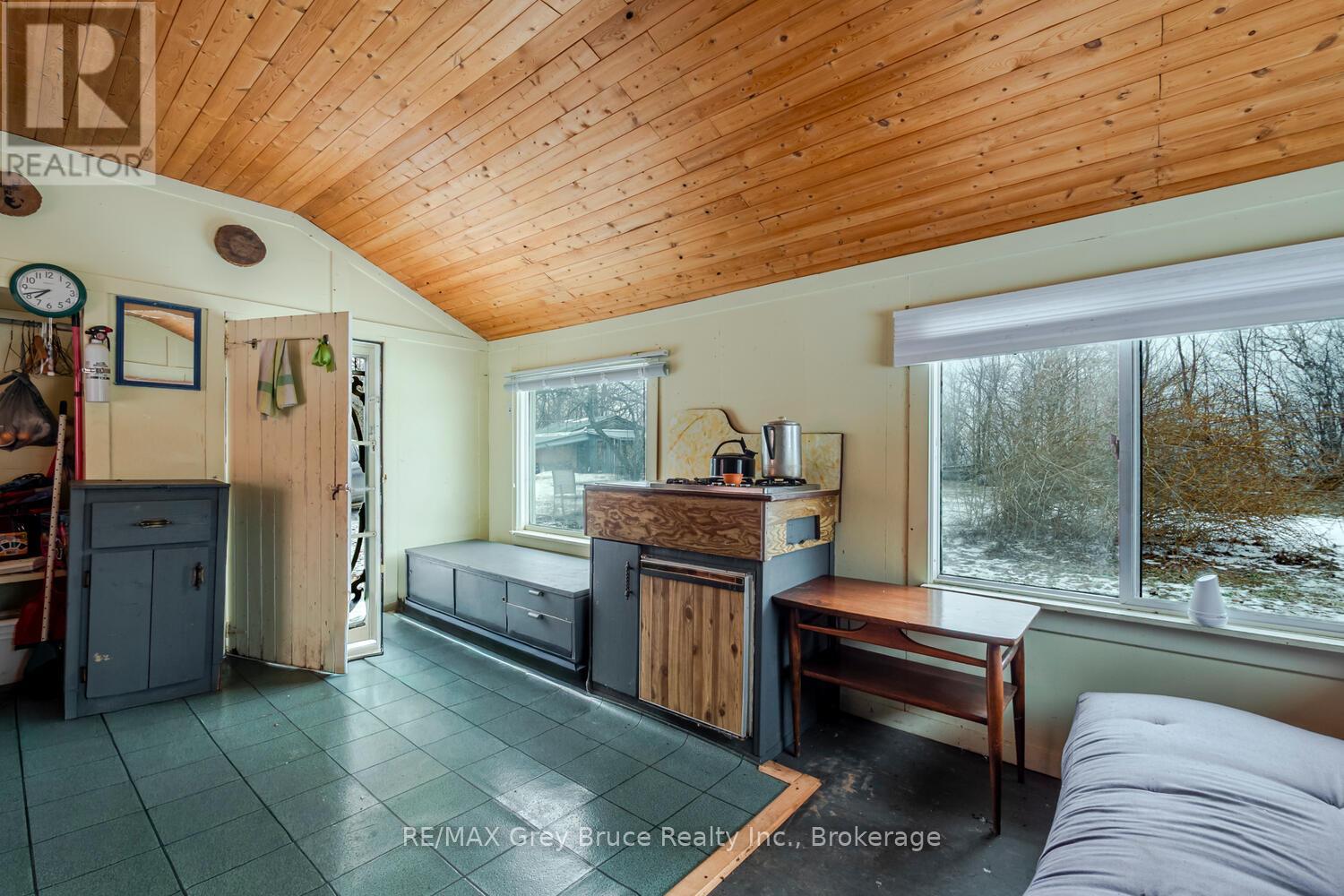 504240 GREY ROAD 1 ROAD W - 45