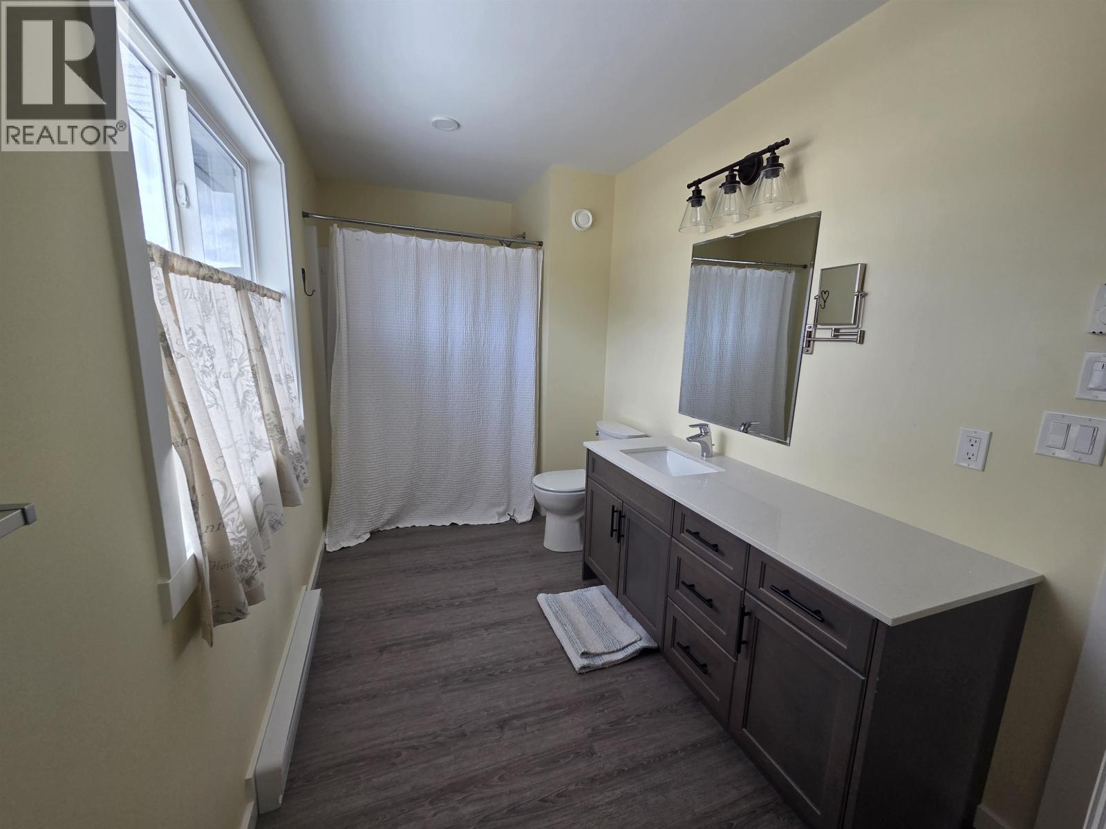 5105 JOLLIFFE Avenue, Terrace