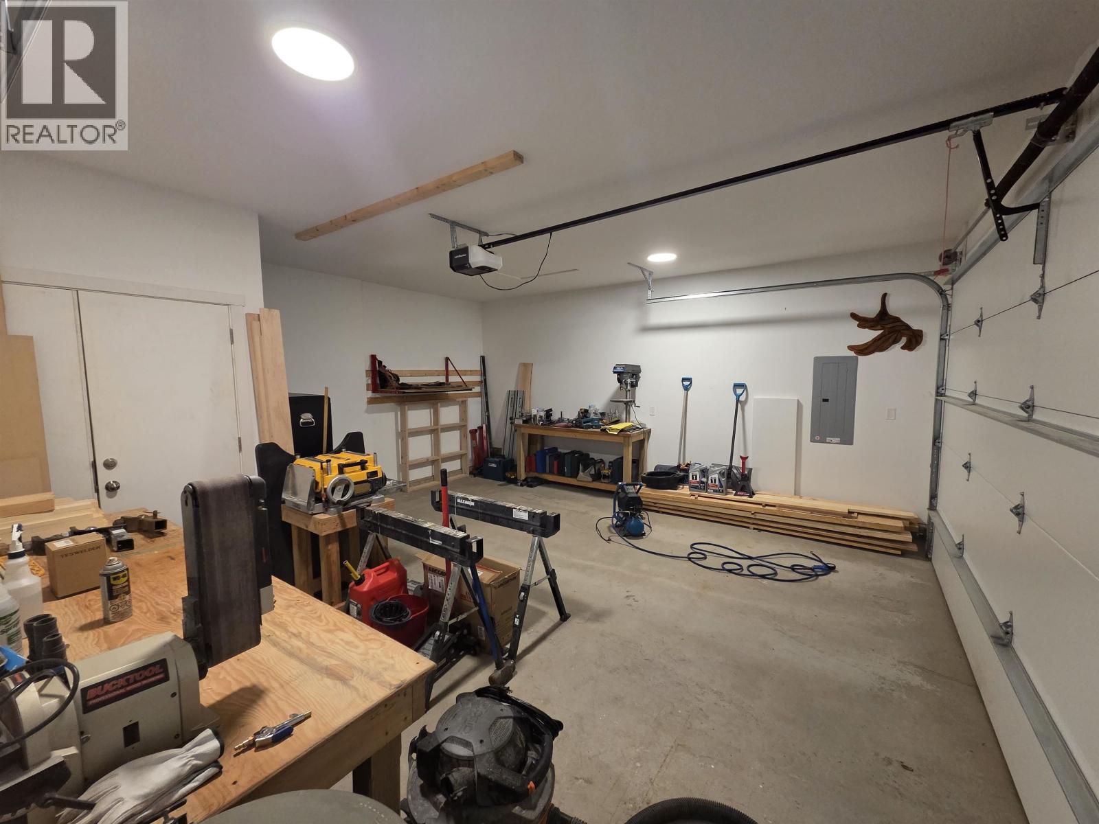 5105 JOLLIFFE Avenue, Terrace