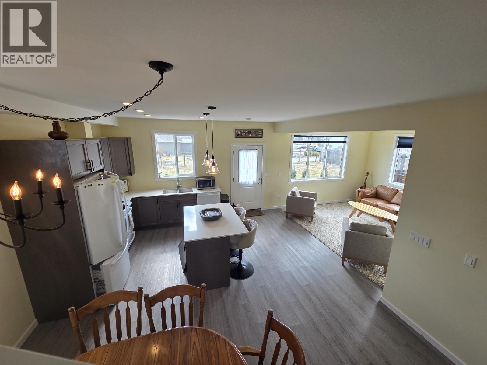 5105 JOLLIFFE Avenue, Terrace